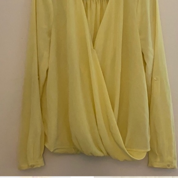 DKNY Jeans yellow surplice wrap blouse XS - Picture 9 of 9